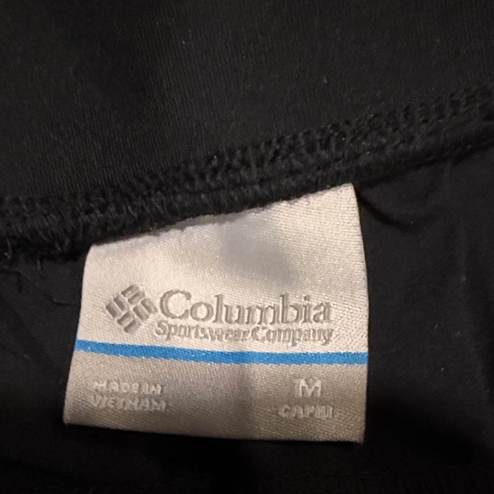 Columbia Black Cargo Capri Omnishield. - Picture 2 of 6